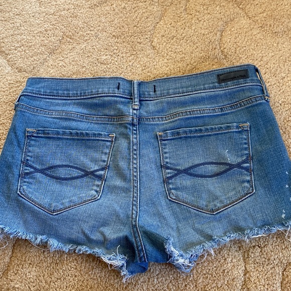 Abercrombie& Fitch womens jeans shorts W28 L2 - Picture 6 of 7